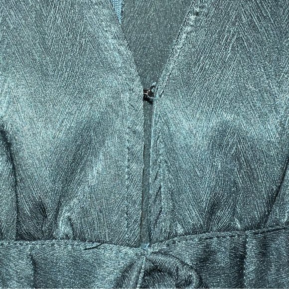 Storia Emerald Green Deep V-Neck Ruffle Long Sleeve Mini Dress Sz S - Picture 4 of 14